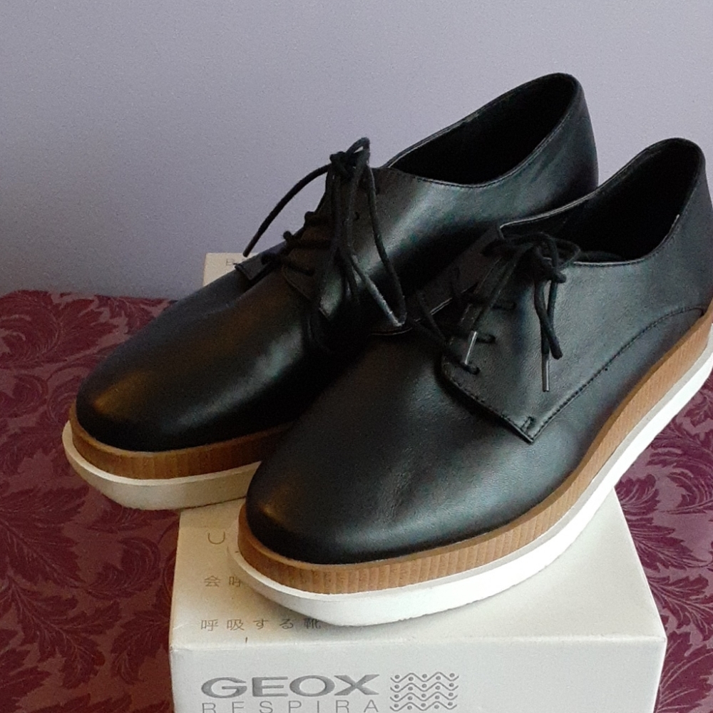 Black Bleecker & Bond Greer Wedge - Picture 4 of 10